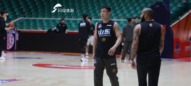 山东男篮力克劲敌，登上榜首宝座的简单介绍