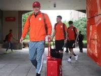 关于泰山赛前列队欢迎维尼修斯，尊重对手尽显风度！的信息